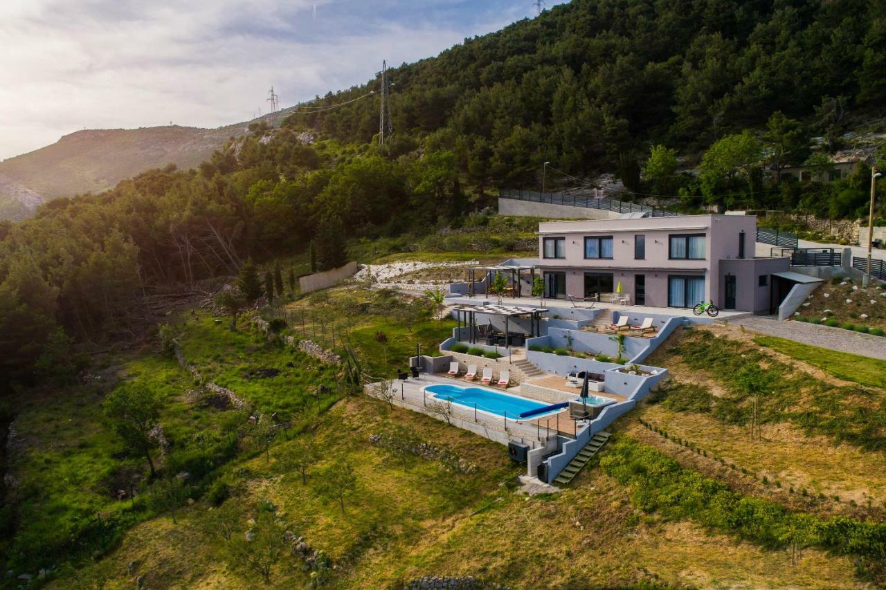 Villa Blue Hill Каштела Екстер'єр фото